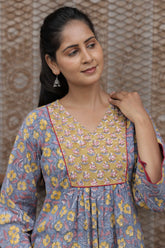 Surkh-Yoke Gathered Kurti