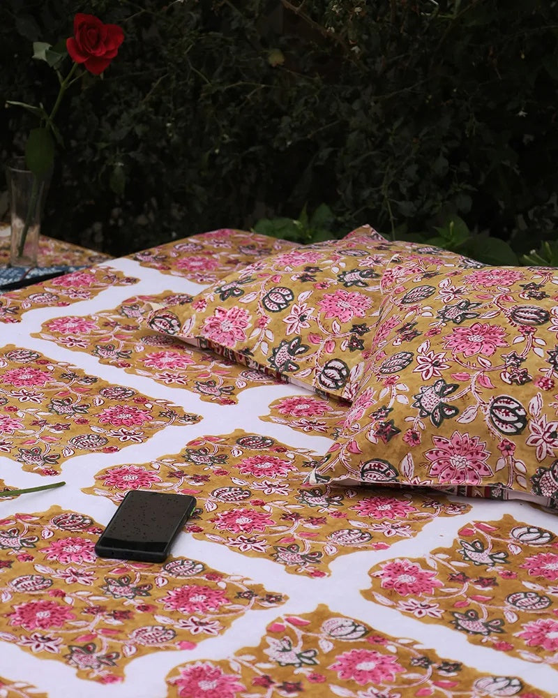 Timeless Floral Organic Cotton Bedsheet Set Timeless Floral Organic Cotton Bedsheet Set