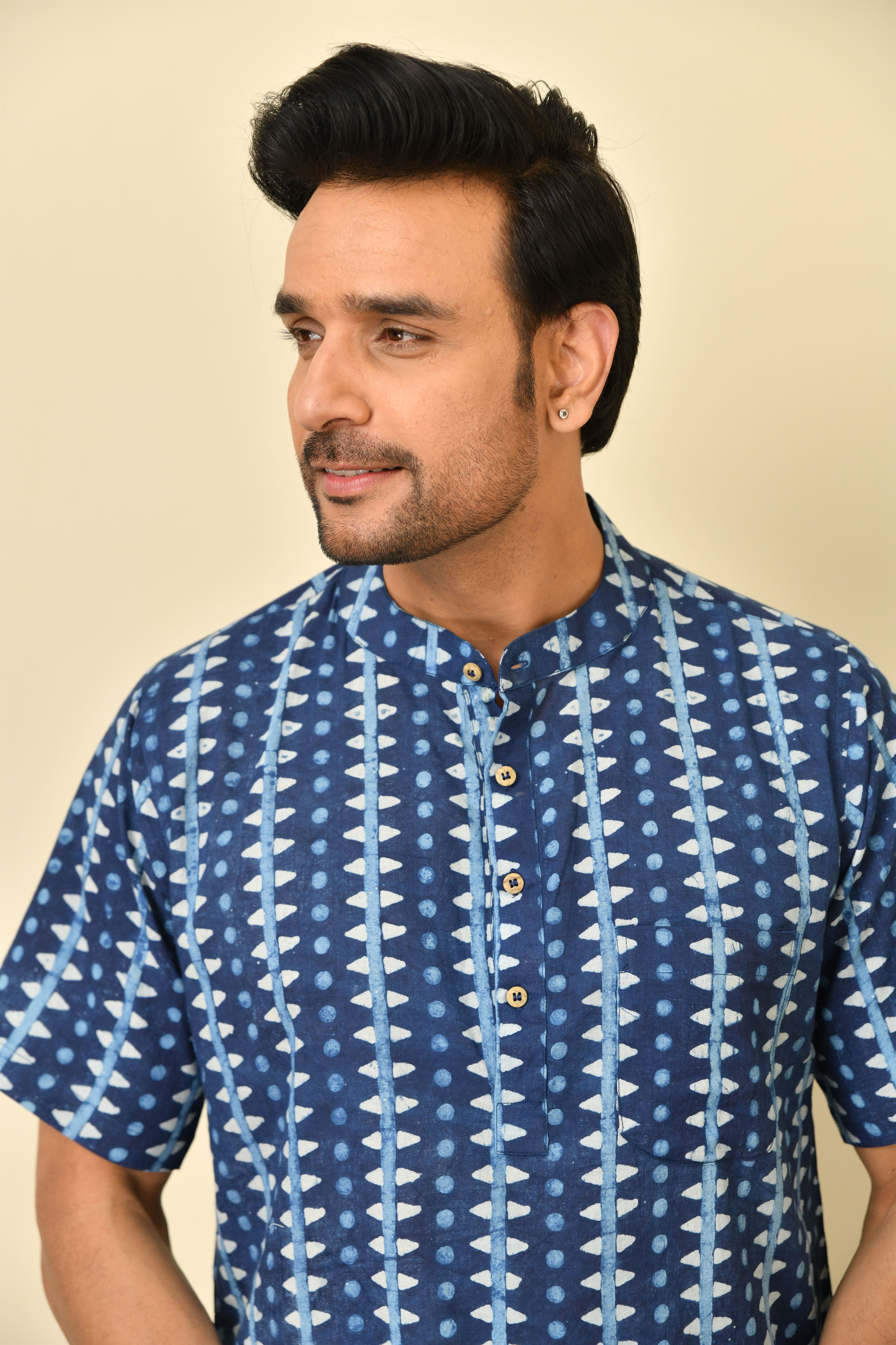 Mandarine collar half sleeves shirt in natural Bagru print with wooden buttons.