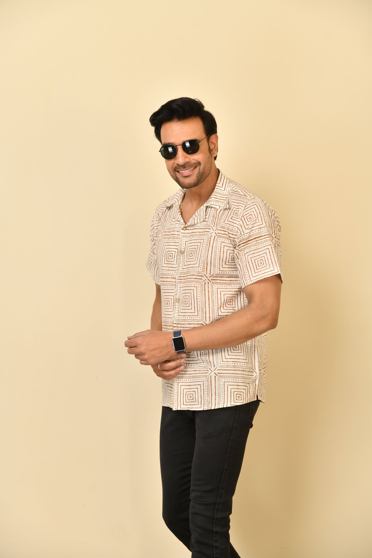 Notch collar half sleeves shirt in natural Bagru print with wooden buttons.
