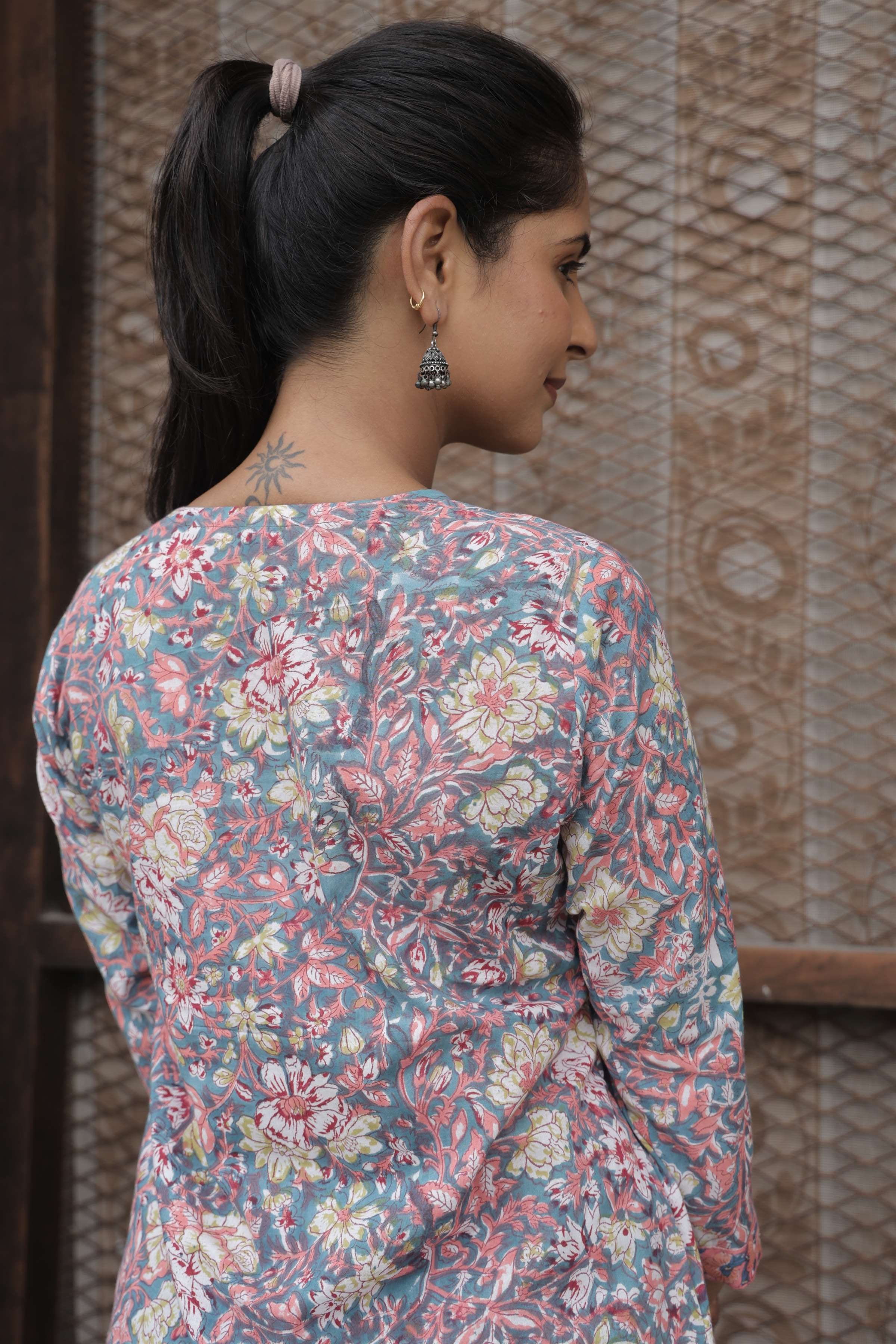 Neelam-Gul V-Neck straignt kurti