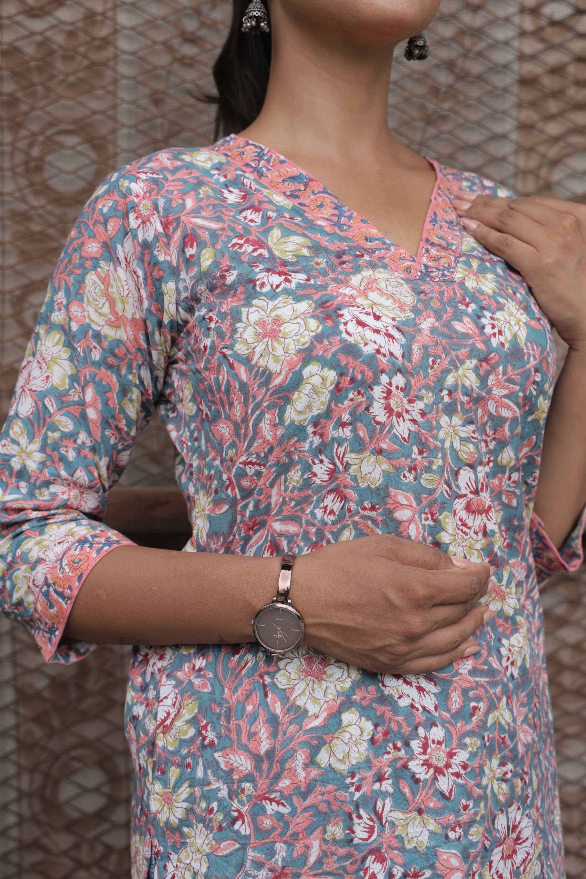 Neelam-Gul V-Neck straignt kurti