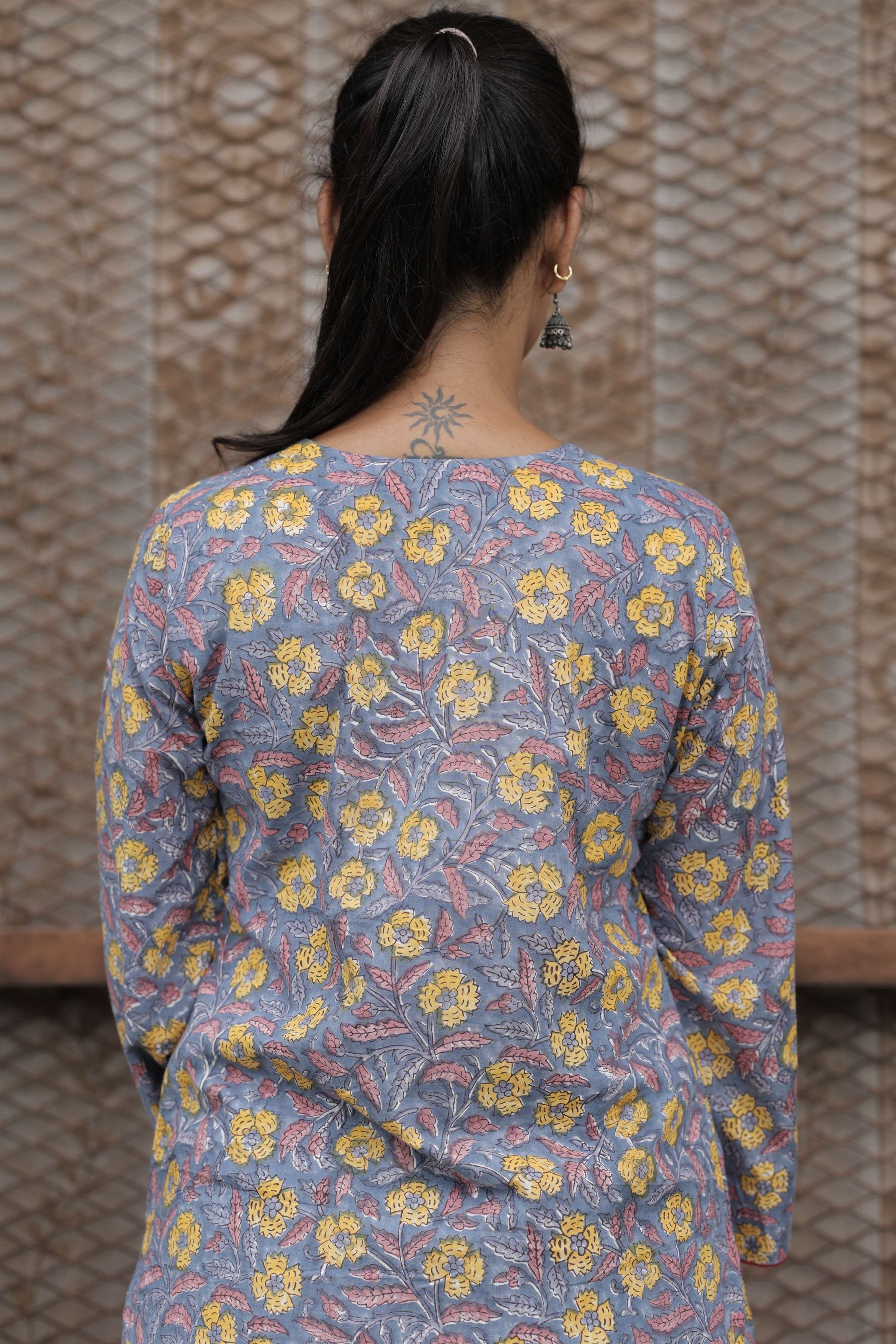 Surkh-Yoke Gathered Kurti