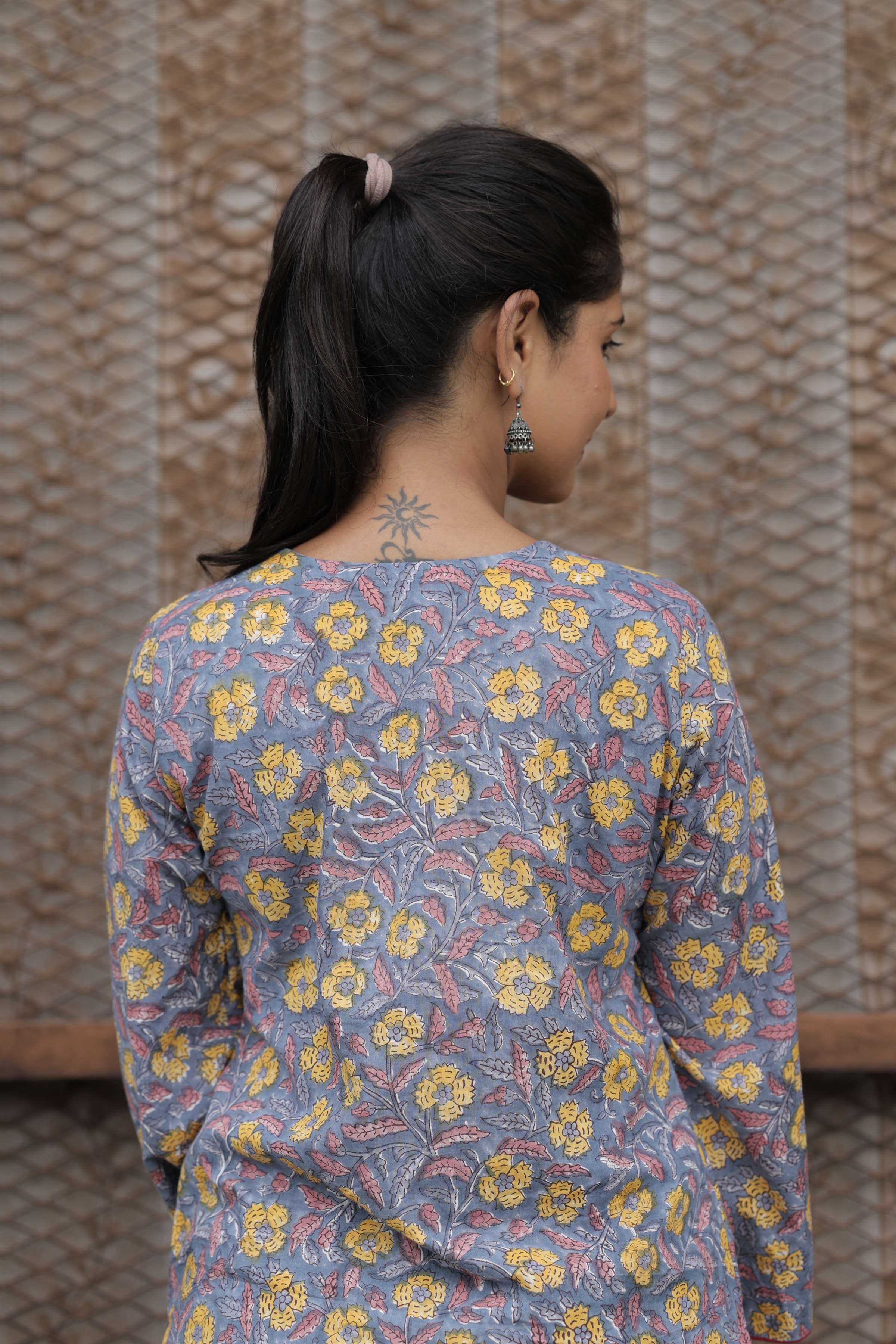 Surkh-Yoke Gathered Kurti
