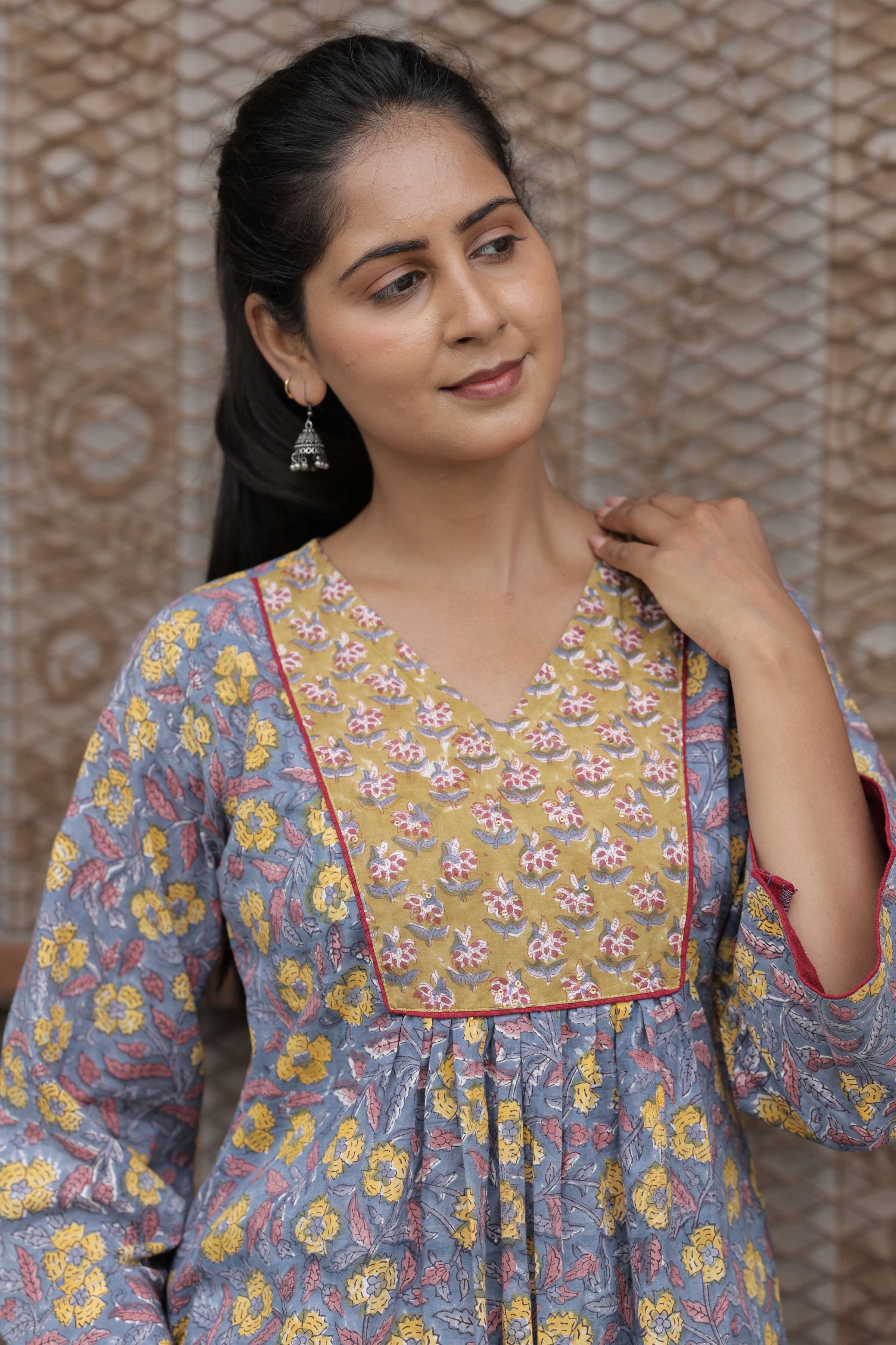 Surkh-Yoke Gathered Kurti