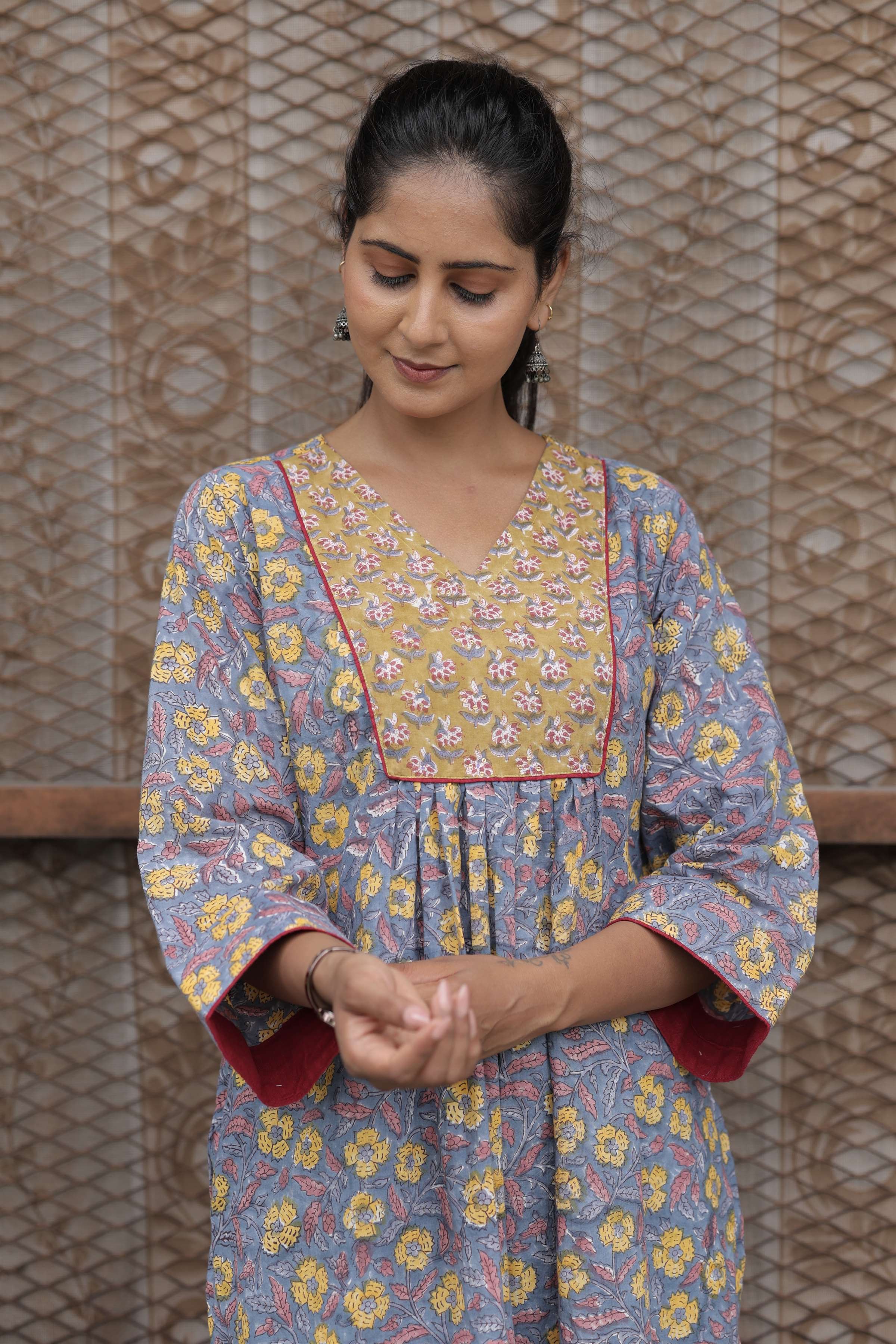 Surkh-Yoke Gathered Kurti