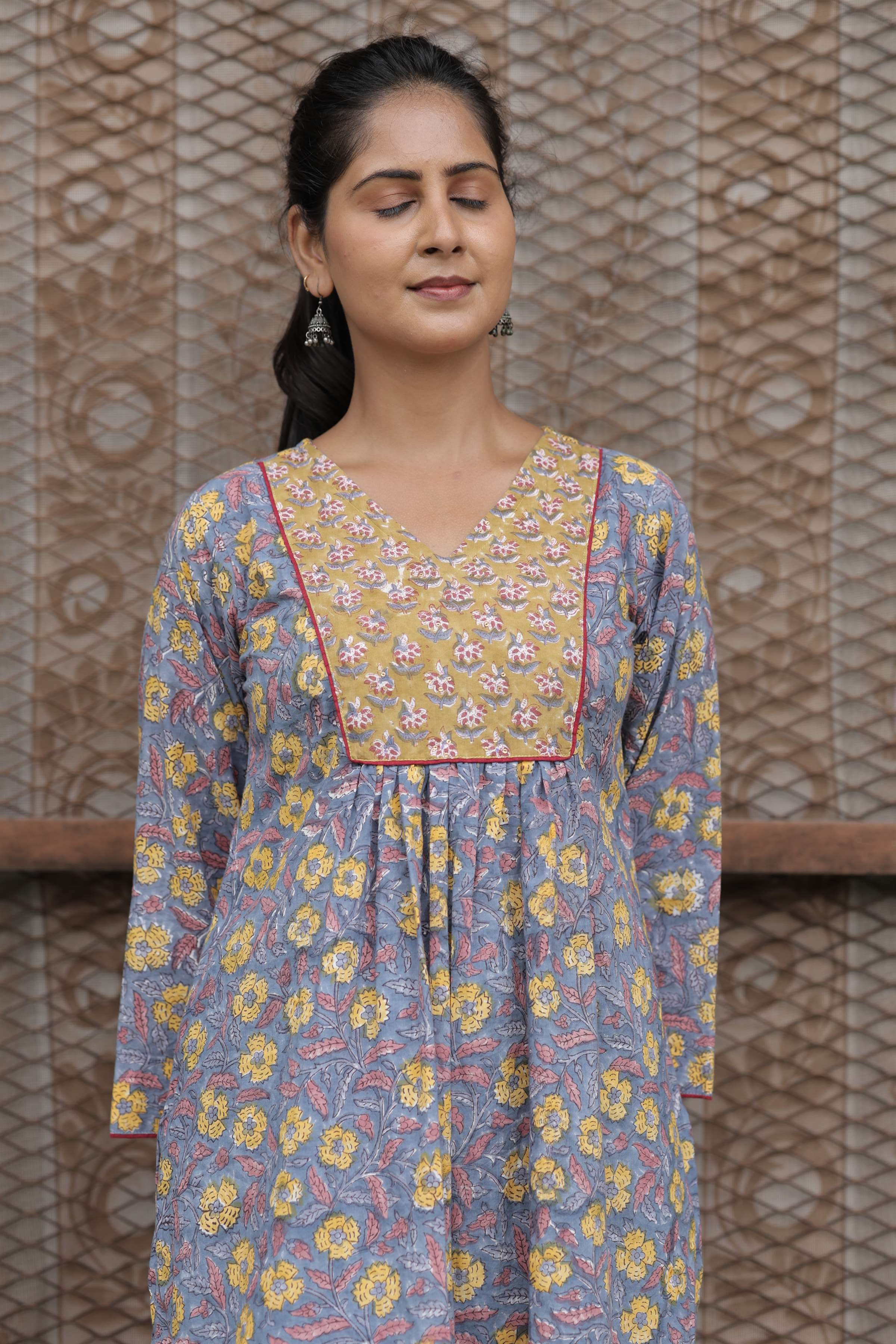 Surkh-Yoke Gathered Kurti