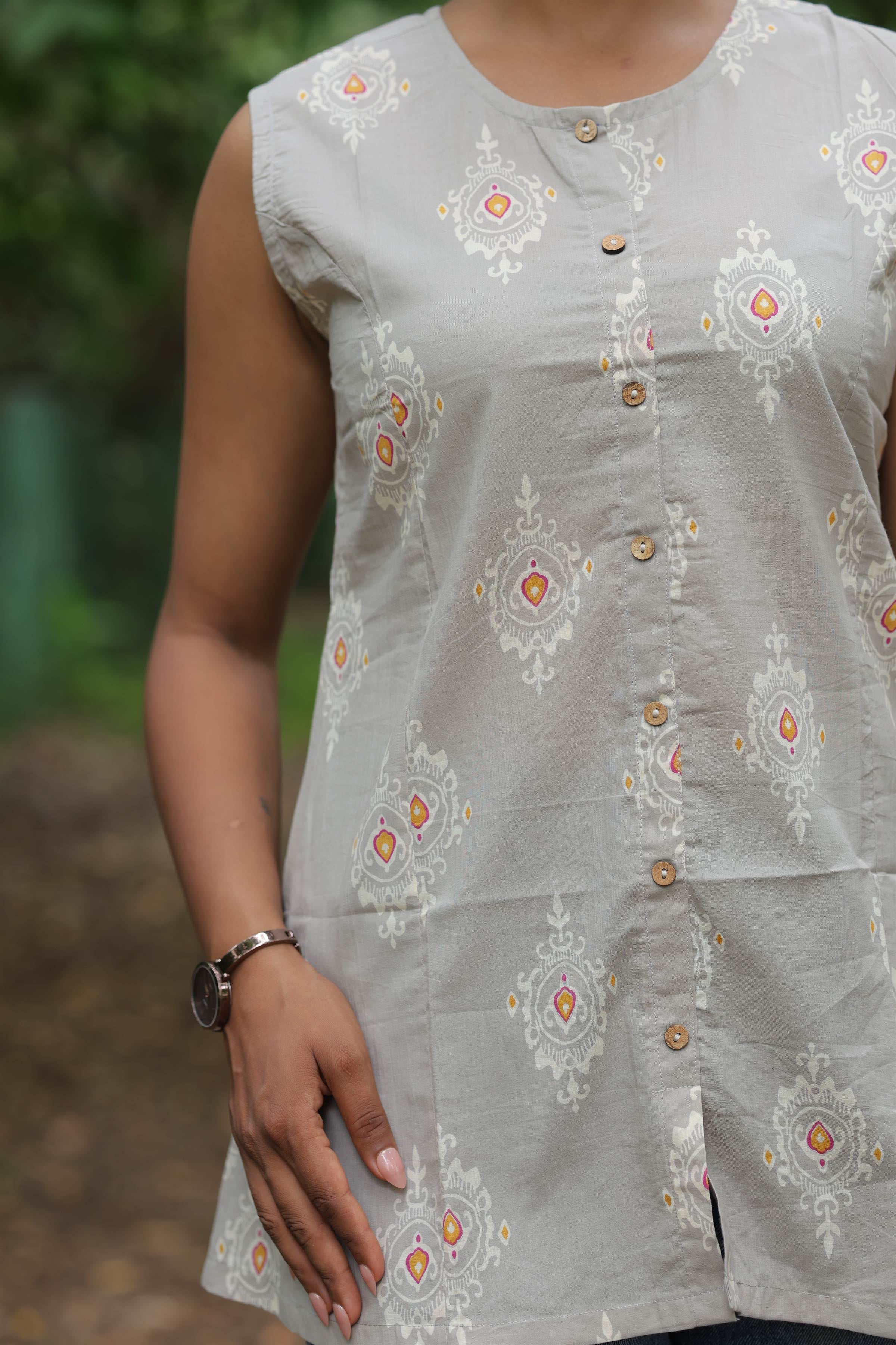 Printed Cotton Sleeveless Kurti – Grey